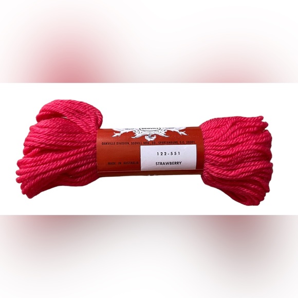 Strawberry VTG NOS Scovill Dritz Luxury 100% Virgin Wool Needlepoint 40 yds - Picture 1 of 4